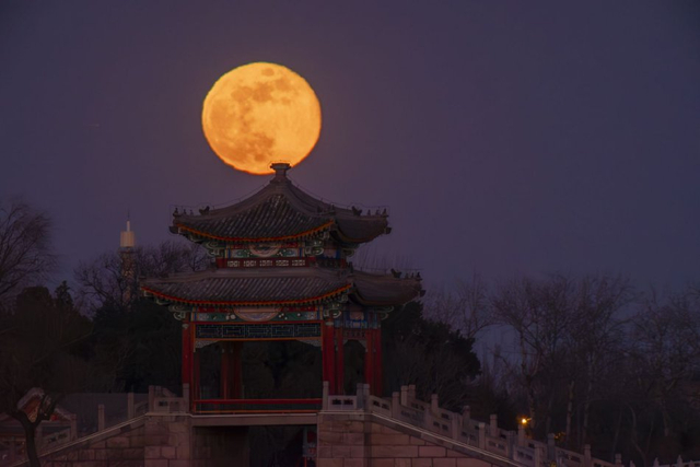来自香港和深圳的100名中学生开始了以“拯救中国文化人物”为主题的红色主题游学之旅。截图2