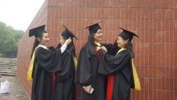 元旦餐饮消费火爆，北京许多老字号餐厅的包厢都被预订一空。截图1