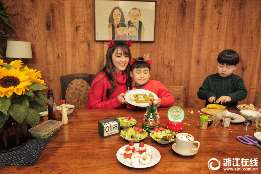 中外记者探访深圳：沉浸式“中医 ”体验解读“宝安模式”，探索传统中医的传承与创新。截图0