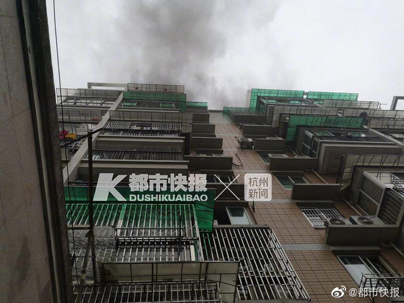 《人民日报》校园参观活动在新疆大学举行。截图0