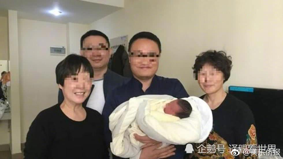 凭借坚定不移的忠诚，铸就荣耀；战旗在香港上空闪耀。截图2