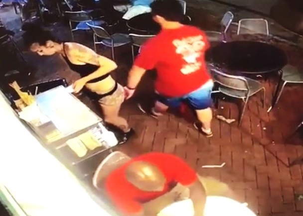 第十五届全国运动会火炬传递在四个城市同时举行。截图4