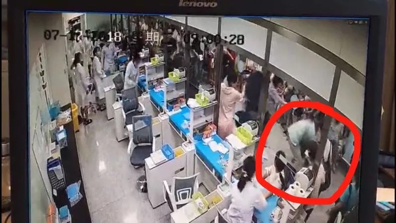 卡尔汗盐湖风景名胜区的年游客数量已超过100万人次。截图1