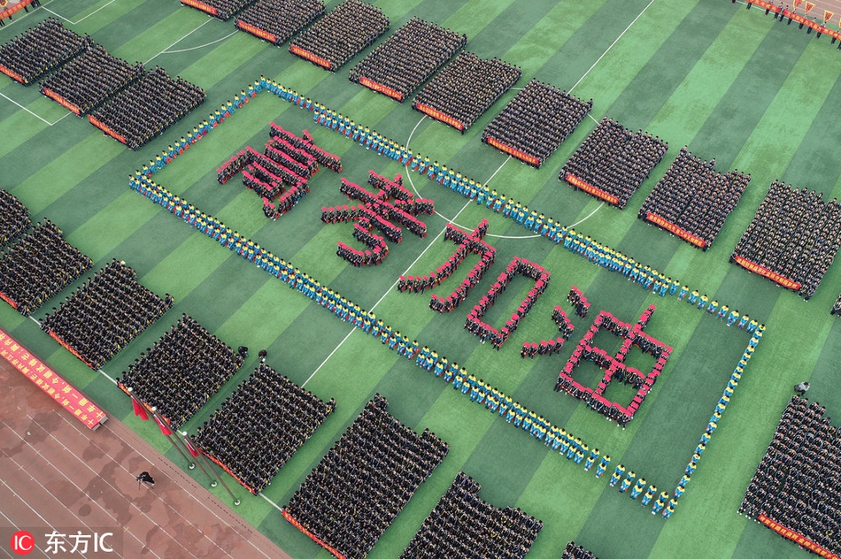 安世荣以 2-1 击败山口茜，在小组赛中取得三连胜的完美战绩，并以小组头号种子的身份晋级半决赛。截图0