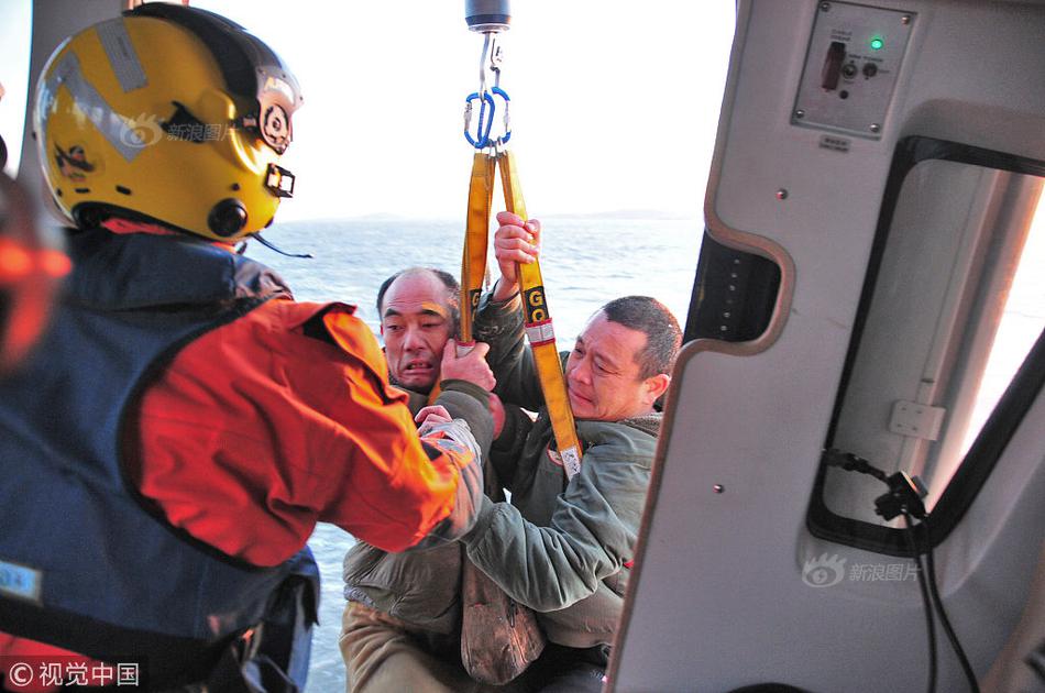 专题报道：百年历史的舞火龙展现香港中秋节的浪漫魅力截图0