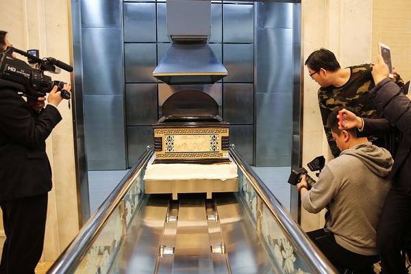 清明节假期期间，共有201万人次进出澳门。截图0