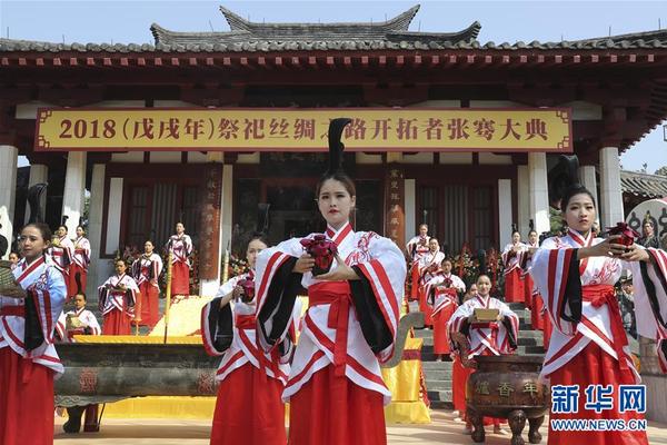 香港和澳门特区政府感谢中央政府出台政策，促进香港和澳门之间的人员交流。截图3