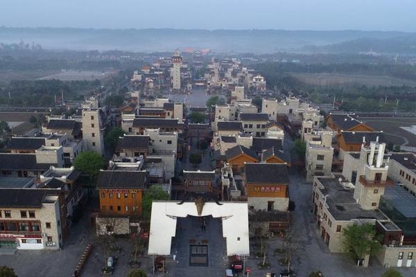 描绘一个美丽宜居、商业友好、和谐的乡村景观。截图0