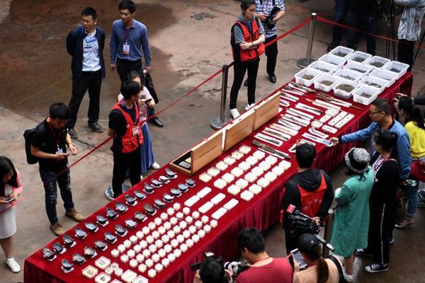 香港捐赠20吨救灾物资援助缅甸灾民。截图1