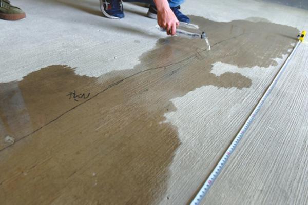 外国媒体曝光了美国军用装备领域混乱的维护保养做法。截图0