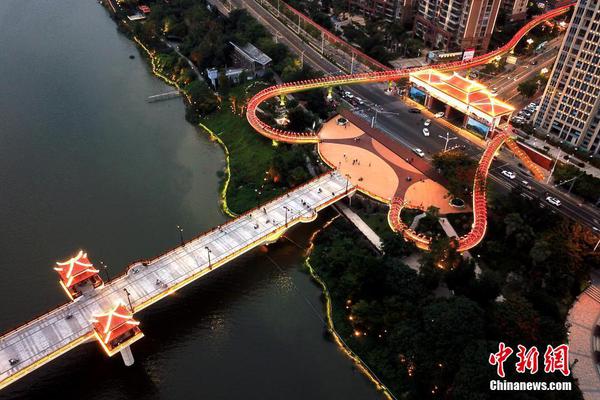 卡尔汗盐湖风景名胜区的年游客数量已超过100万人次。截图0