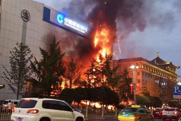 国家发展和改革委员会指出，对于氧化铝、铜冶炼等资源受限行业而言，关键在于加强管理和优化产业布局。截图2