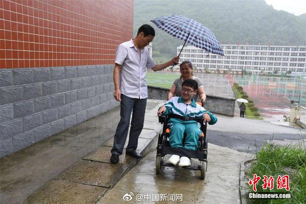 香港捐赠20吨救灾物资援助缅甸灾民。截图3