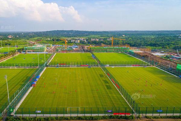 位面商城：我靠囤货成了团宠