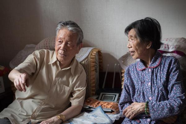 在保护农田的过程中，一寸耕地都不能减少。截图1