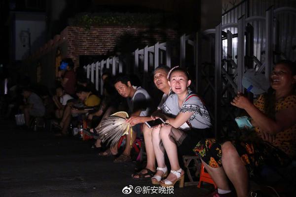 最高人民法院和最高人民检察院曝光了五起贪污学校伙食费和挪用学校财产维护费的腐败案件。截图1