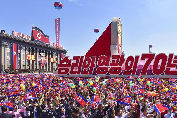 卡尔汗盐湖风景名胜区的年游客数量已超过100万人次。截图0