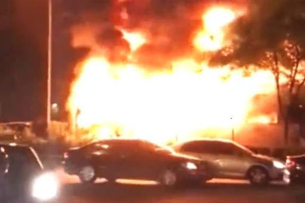 短视频：请选择您的战旗截图2