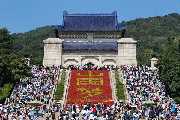 香港——赛马界以喜庆的气氛庆祝国庆节。截图0