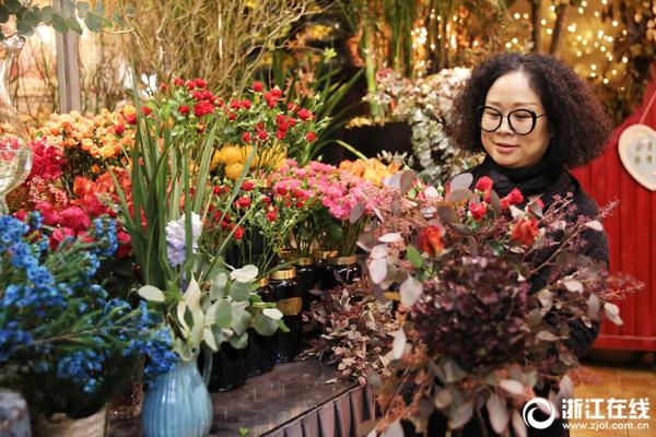 手术光下守护纯真：精湛的医术与慈悲的心带来光明——柳州红十字医院眼外伤白内障科副主任雷伟的故事截图1