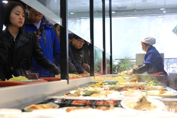 卡尔汗盐湖风景名胜区的年游客数量已超过100万人次。截图2