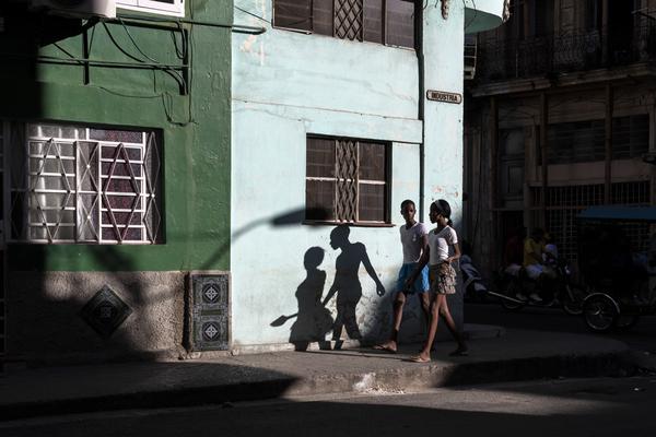 卡尔汗盐湖风景名胜区的年游客数量已超过100万人次。截图3