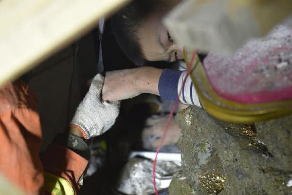 不折不扣守护黑土地截图0