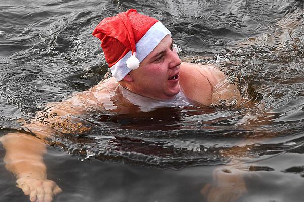 说好机甲战斗，结果你肉身爆星？