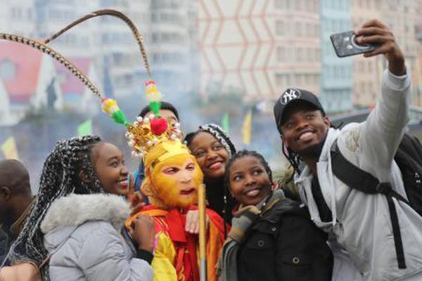 第三届澳门青年全国情况考察团在甘肃省兰州市启动。截图2