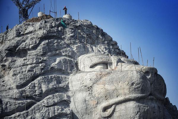 快手急需安保人员，因为多个直播间同时涉嫌色情内容。截图1