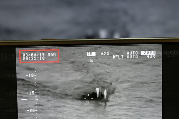 机器轰鸣作响，小麦散发出甜美的香气。截图1