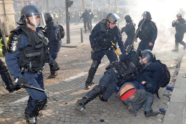 高考落榜，变身帝骑惊爆班主任