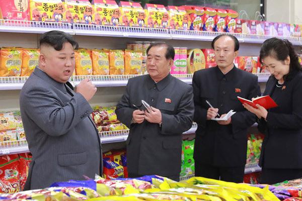 卡尔汗盐湖风景名胜区的年游客数量已超过100万人次。截图0