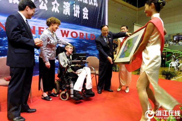 我成了生存游戏的锦鲤救世主