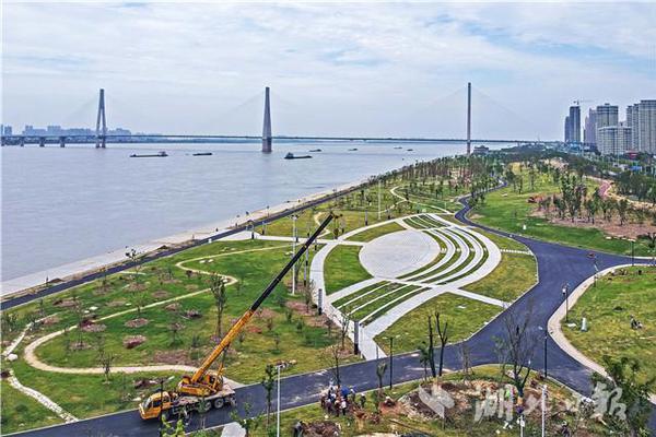 香港特别行政区第七届立法会在其四年任期内通过了130项法案。截图0