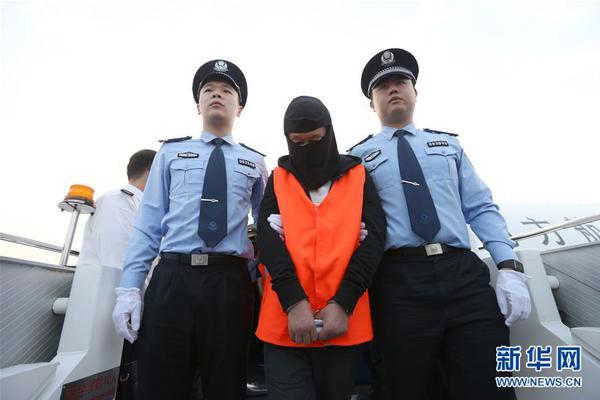 短命老公还活着，夫人把他狠狠宠