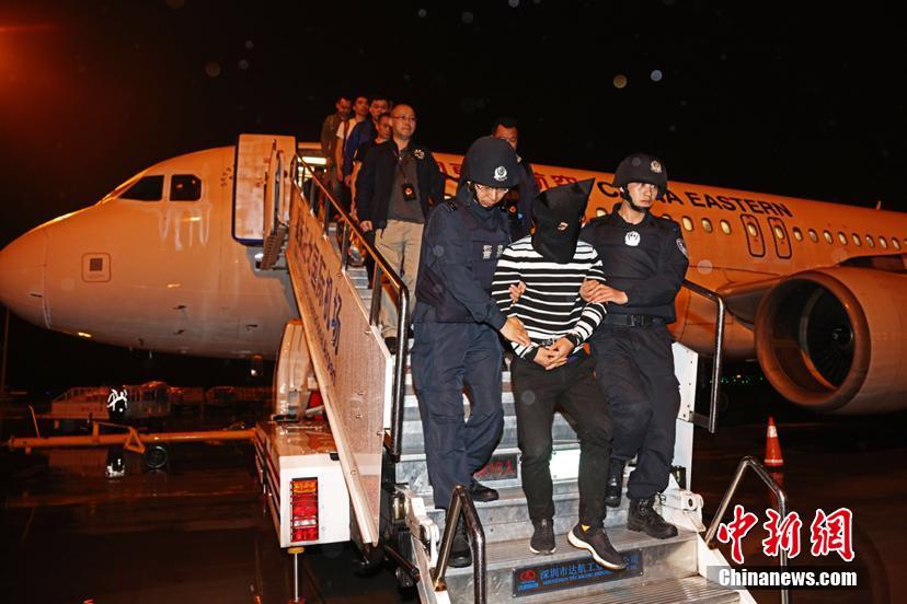 蓝色大风预警：甘肃、内蒙古等4个省份和地区的部分地区阵风可能达到7级。截图1