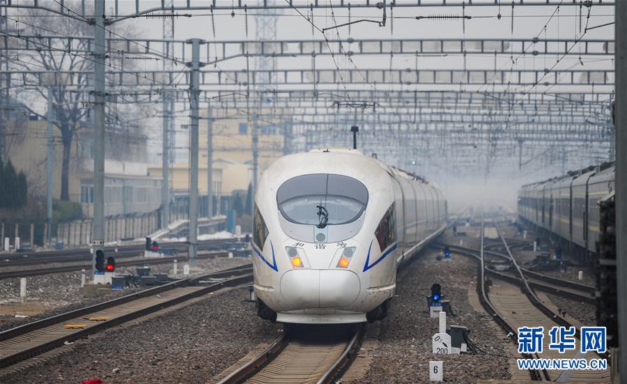 我国电动汽车充电基础设施（充电枪）总数已达 1932.2 万个。截图3