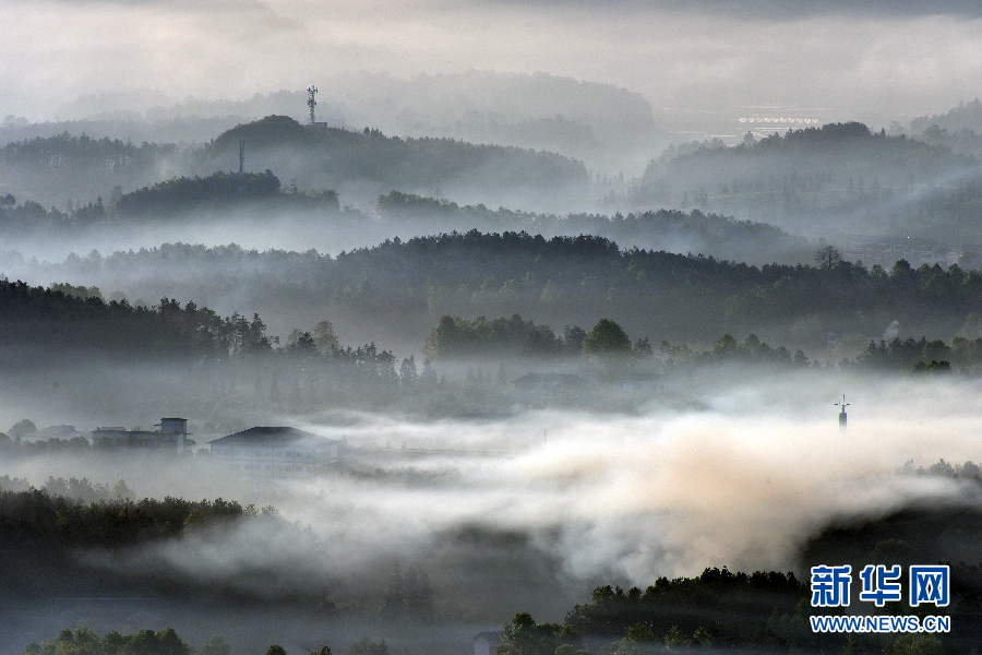 概述：双节假期旺季——香港旅游市场在国庆节和中秋节假期期间蓬勃发展。截图1