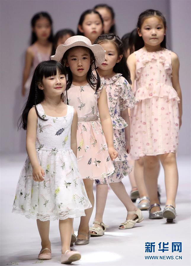 我们的科学家发现了一个控制水稻抽穗期的关键基因。截图1