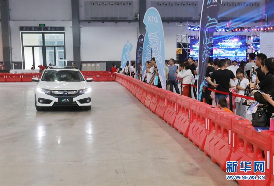 数字技术让拥有数千年历史的书法重焕生机；香港举办三维“书法”展览。截图0