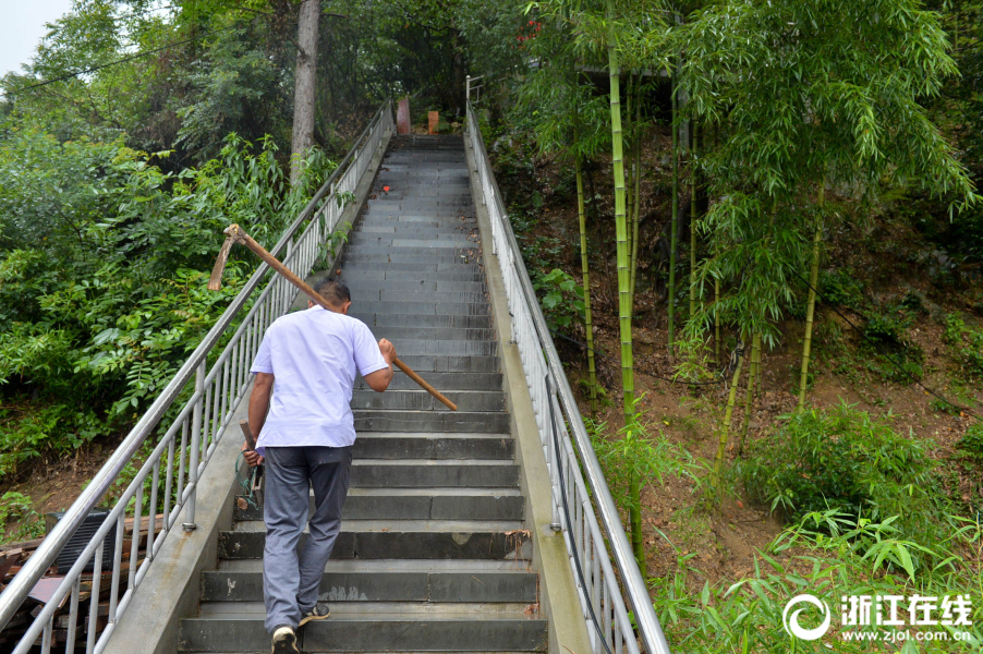 澳门特区政府新任命的主要官员和检控署署长宣誓就职。截图4