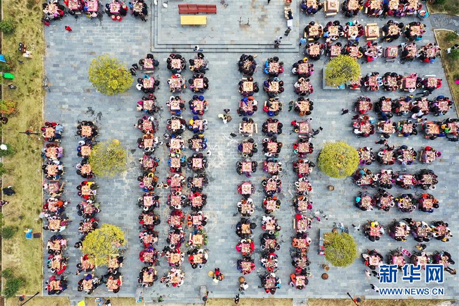 一支海军分遣队进行了海上补给训练。截图4