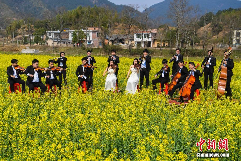 2025年凤凰古城文化旅游投资促进大会在香港举行。截图4